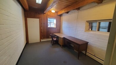 9009 Sudley Rd, Manassas, VA à louer Photo intérieure– Image 2 sur 2