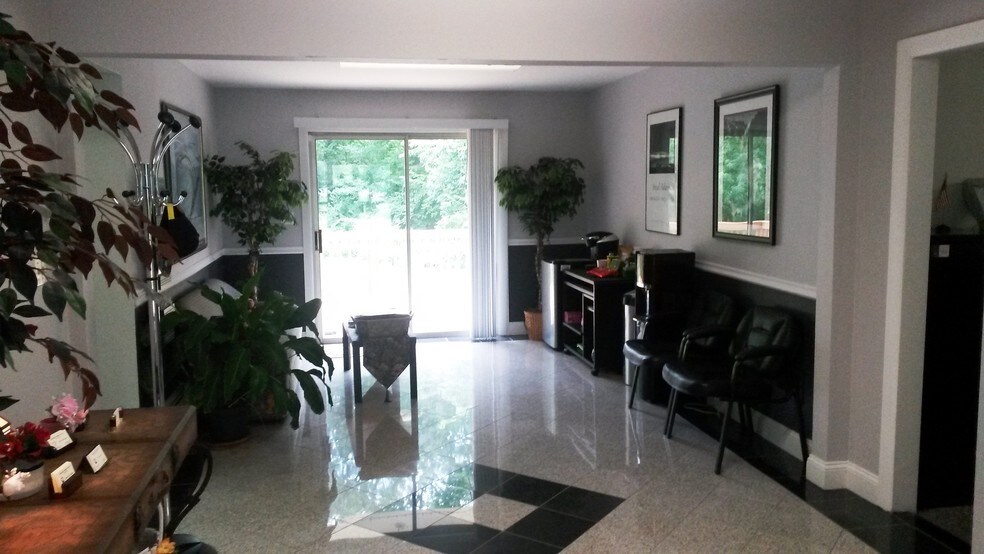 600 Lawrenceville Rd, Lawrence Township Mercer, NJ à vendre - Photo intérieure – Image 2 sur 8