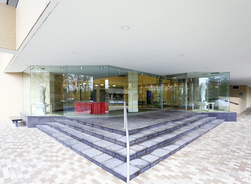 2 Trap Falls Rd, Shelton, CT à louer - Hall d’entrée – Image 3 sur 30