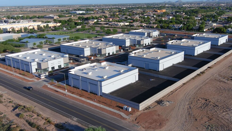 8607 E Pecos Rd, Mesa, AZ à louer - Photo de l’immeuble – Image 3 sur 7