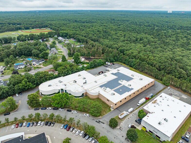 30 Crossways E, Bohemia, NY à vendre - Photo de l’immeuble – Image 3 sur 39