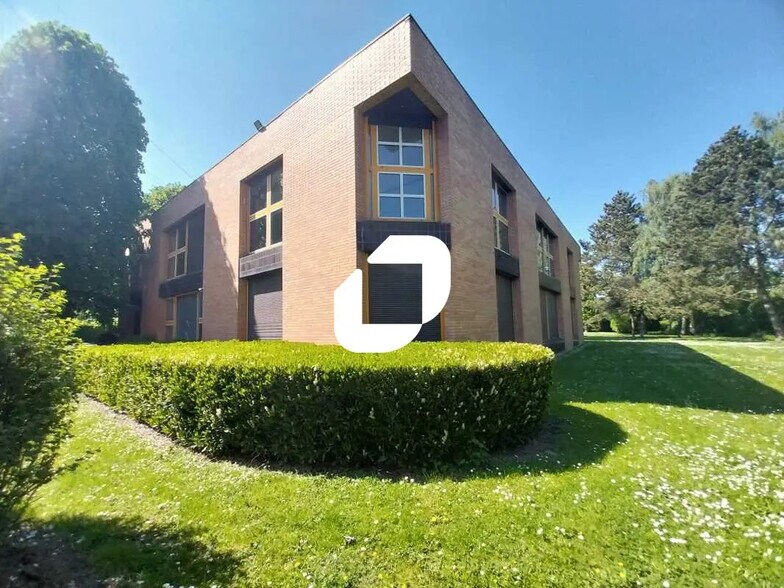Local d’activités dans Montigny-le-Bretonneux à louer - Photo de l’immeuble – Image 3 sur 18