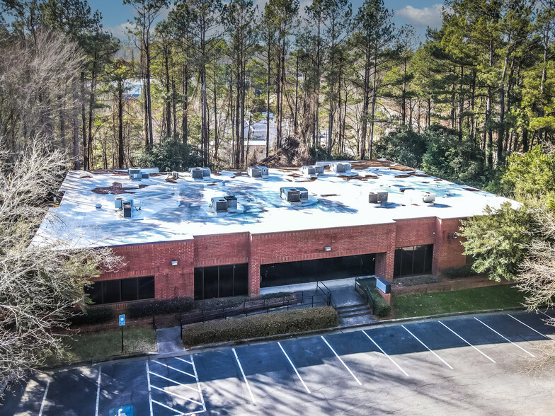 8215 Roswell Rd, Atlanta, GA à louer - Photo principale – Image 1 sur 9