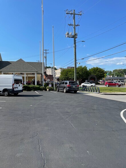 3935 Saint Elmo Ave, Chattanooga, TN à louer - Photo de l’immeuble – Image 2 sur 2