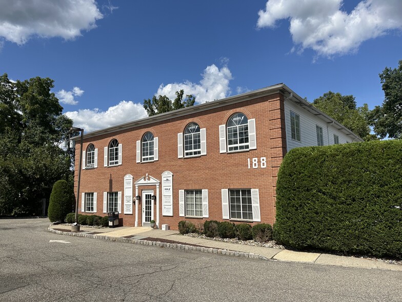 188 Eagle Rock Ave, Roseland, NJ à louer - Photo de l’immeuble – Image 2 sur 18