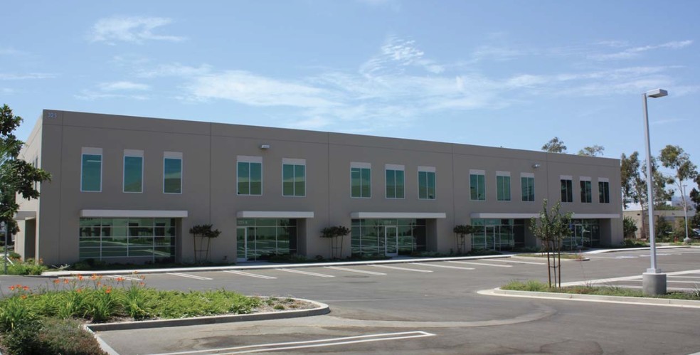 325 N Puente St, Brea, CA à louer - Photo de l’immeuble – Image 2 sur 19