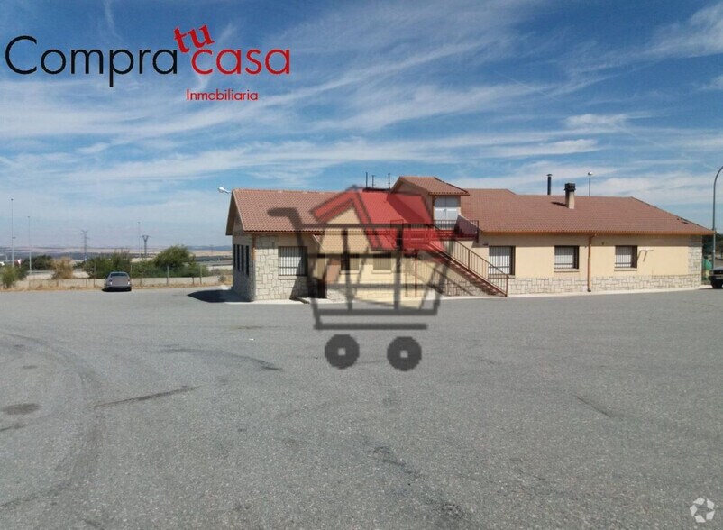 Local commercial dans Otero de Herreros, Segovia à vendre - Photo de l’immeuble – Image 2 sur 11