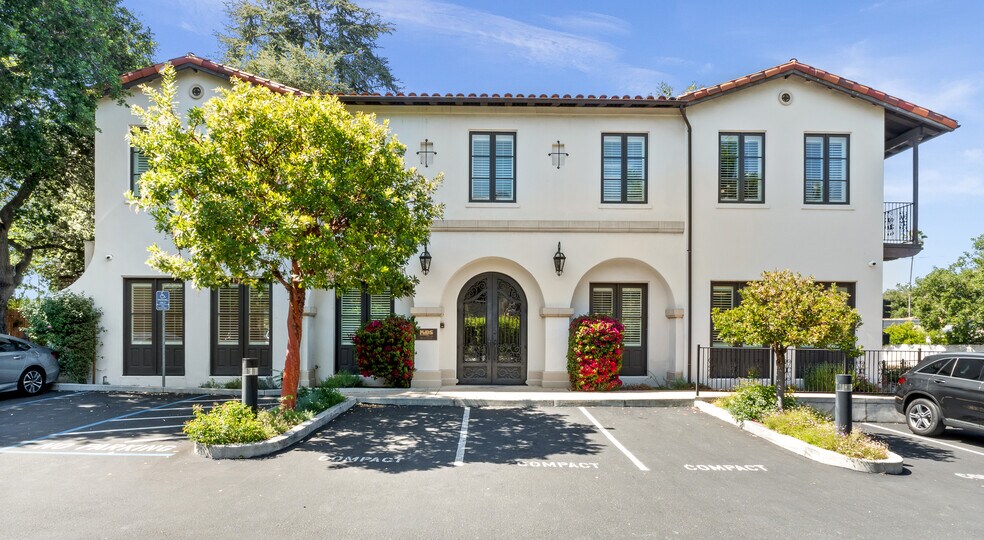 20 1st St, Los Altos, CA à louer - Photo de l’immeuble – Image 1 sur 7