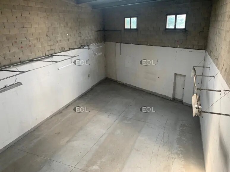 Local d'activités dans Crosne à vendre - Photo de l’immeuble – Image 2 sur 7