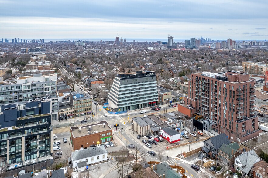 863 St. Clair Ave W, Toronto, ON à louer - Aérien – Image 2 sur 3