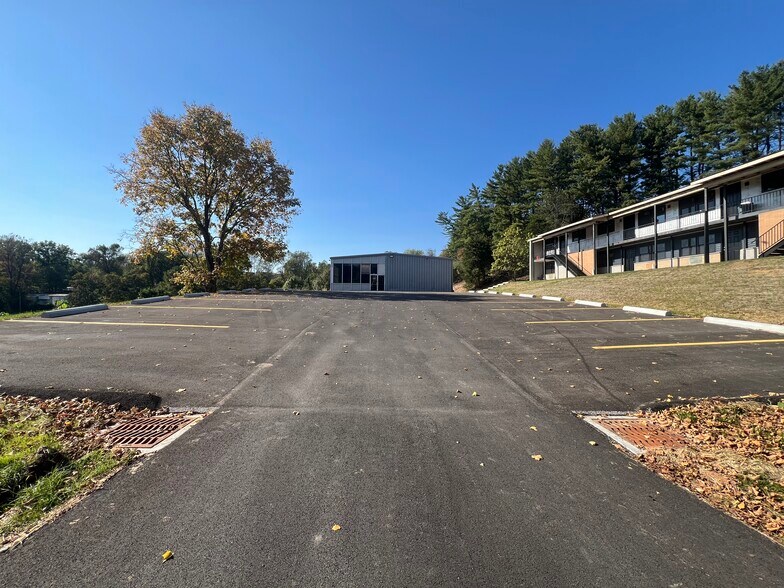 205 Parkway Pl, Parkersburg, WV à louer - Photo de l’immeuble – Image 2 sur 8