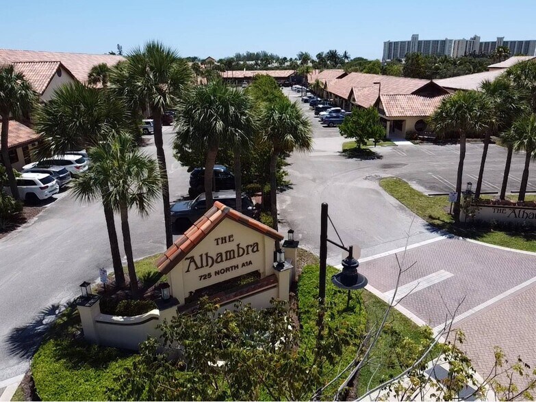 The Alhambra, Jupiter, FL à louer - Photo de l’immeuble – Image 2 sur 15