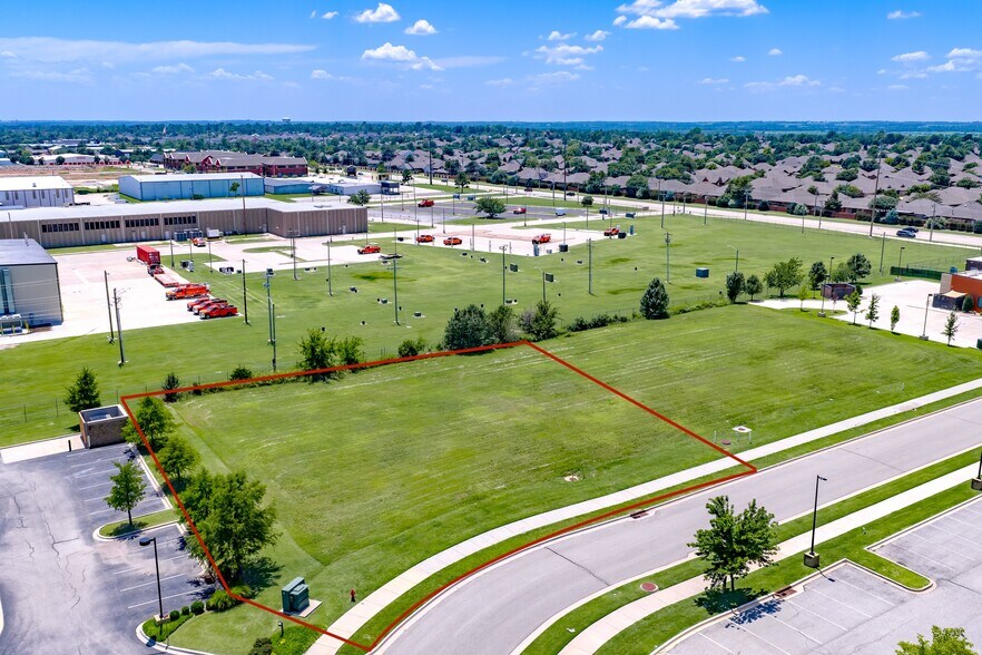 3480 RC Luttrell Dr, Norman, OK à vendre - Photo de l’immeuble – Image 1 sur 22
