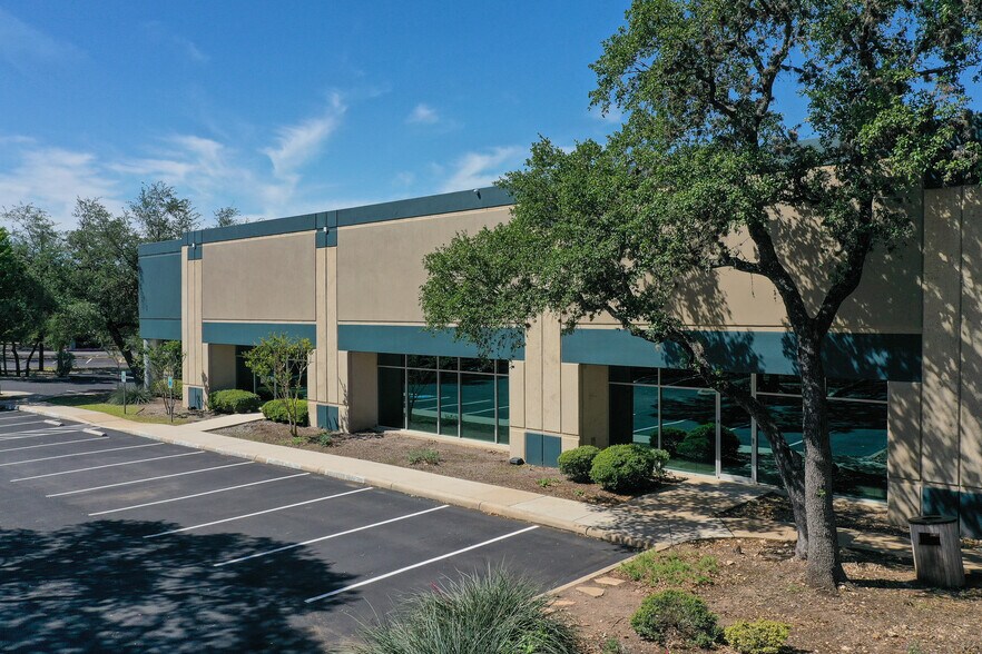 5730 Northwest Pky, San Antonio, TX à louer - Photo principale – Image 1 sur 5