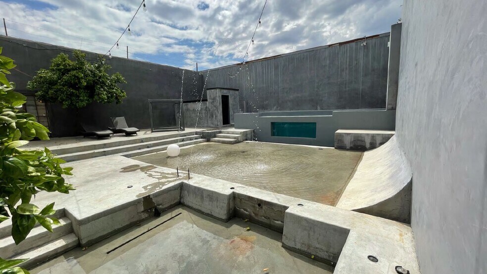 1446 E Washington Blvd, Los Angeles, CA à vendre - Photo de l’immeuble – Image 3 sur 16