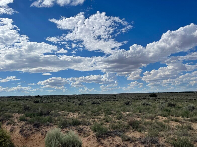 18th Avenue Northeast, Rio Rancho, NM à vendre - Photo principale – Image 1 sur 3
