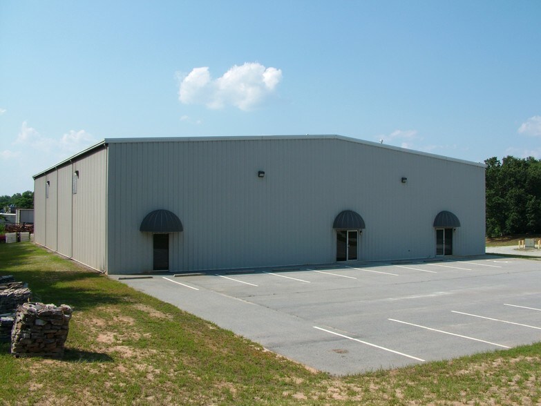 774 Highway 320, Carnesville, GA à vendre - Photo principale – Image 1 sur 3