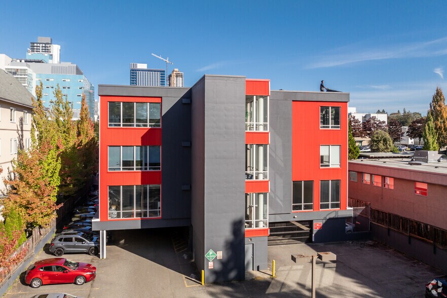 13710 94A Ave, Surrey, BC à louer - Photo de l’immeuble – Image 2 sur 4