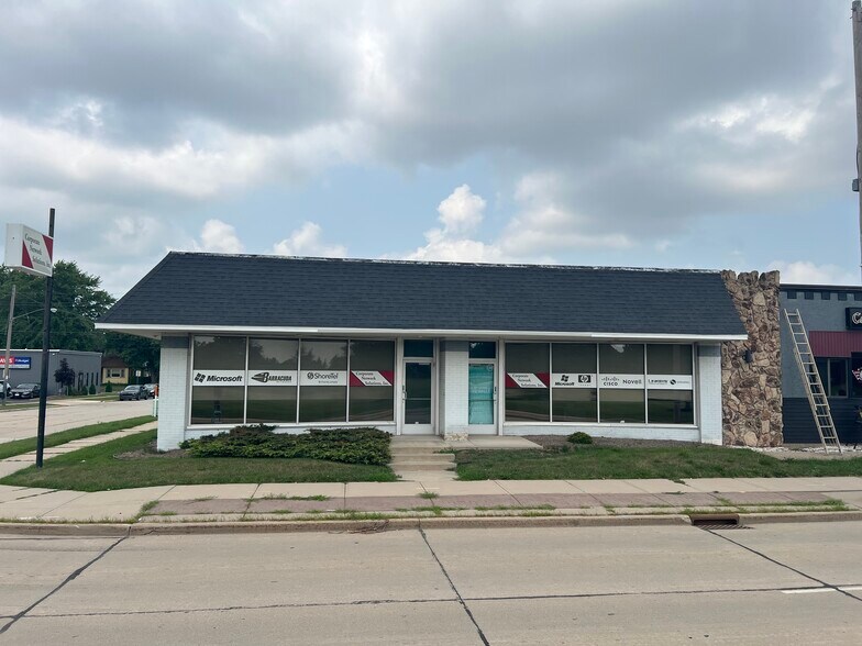 1624 E Wisconsin Ave, Appleton, WI à vendre - Photo de l’immeuble – Image 2 sur 17