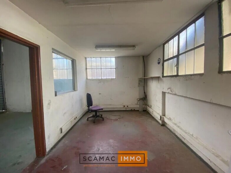 Industriel/Logistique dans Gardanne à louer - Photo de l’immeuble – Image 3 sur 3