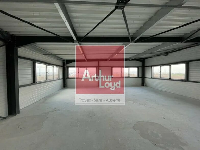 Bureau dans Sens à louer - Photo de l’immeuble – Image 2 sur 2