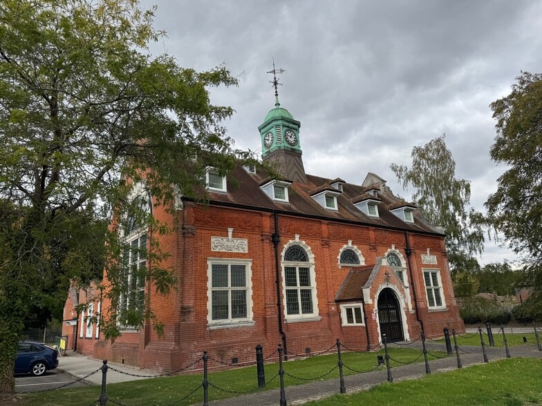 Poplar Dr, Brentwood à louer - Photo principale – Image 1 sur 1