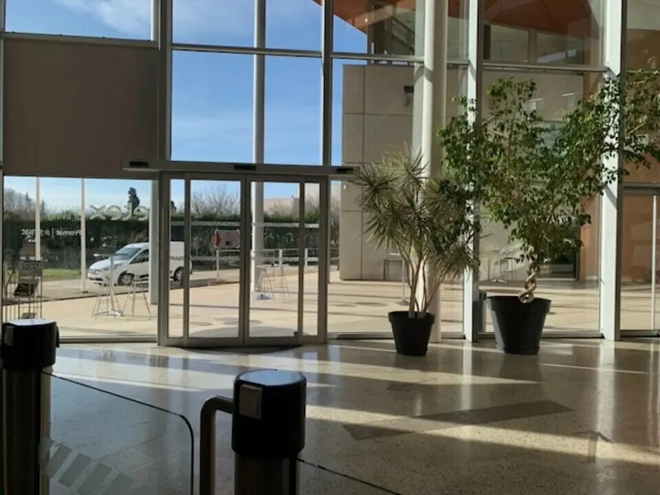 Bureau dans Avignon à louer Hall d’entrée– Image 1 sur 9