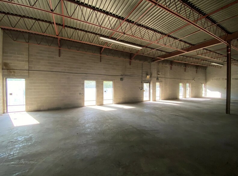 6210-6242 Product Dr, Sterling Heights, MI à louer - Photo de l’immeuble – Image 2 sur 3
