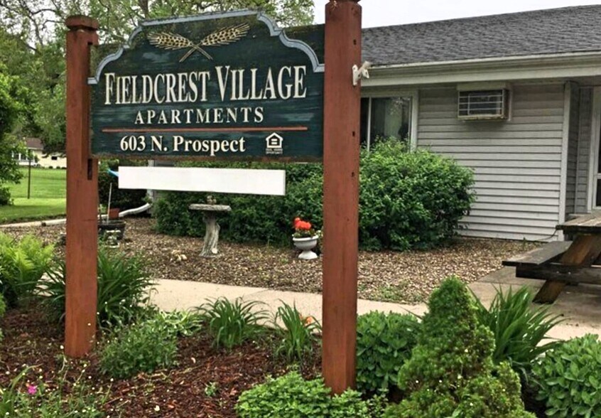 509 10th Ave., Cambridge, IL à vendre - Photo de l’immeuble – Image 2 sur 11