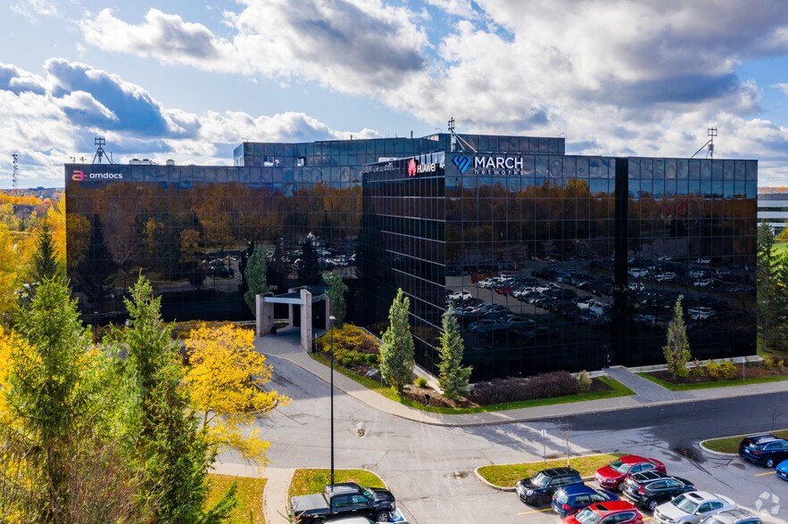 303 Terry Fox Dr, Ottawa, ON à louer - Photo principale – Image 1 sur 6