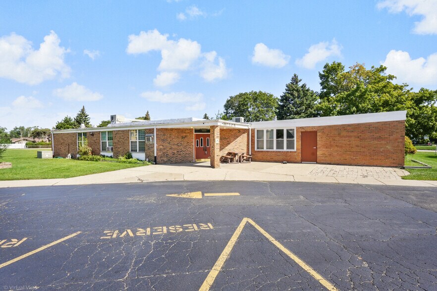 800 Beau Drive, Des Plaines, IL à vendre - Photo de l’immeuble – Image 2 sur 22