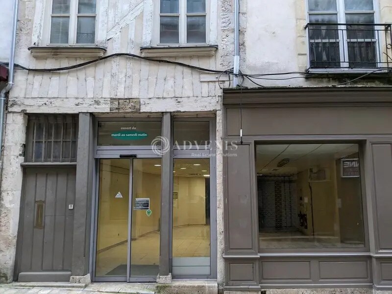 Local commercial dans Orléans à louer Photo de l’immeuble– Image 1 sur 8