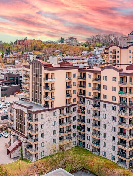 325 Rue Jacques-Cartier E, Chicoutimi, QC à vendre - Photo de l’immeuble – Image 2 sur 5