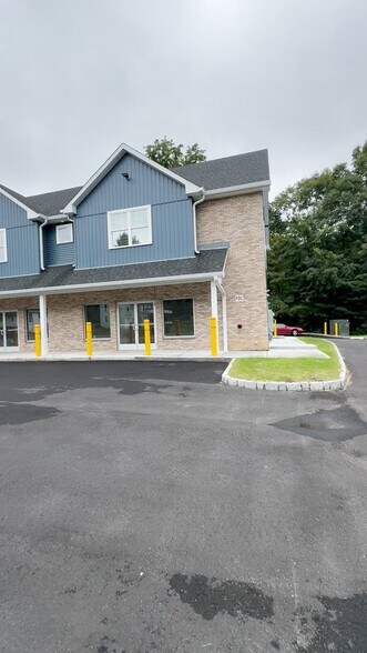 1347 New Haven Rd, Naugatuck, CT à louer - Vidéo sur l’annonce professionnelle – Image 2 sur 9