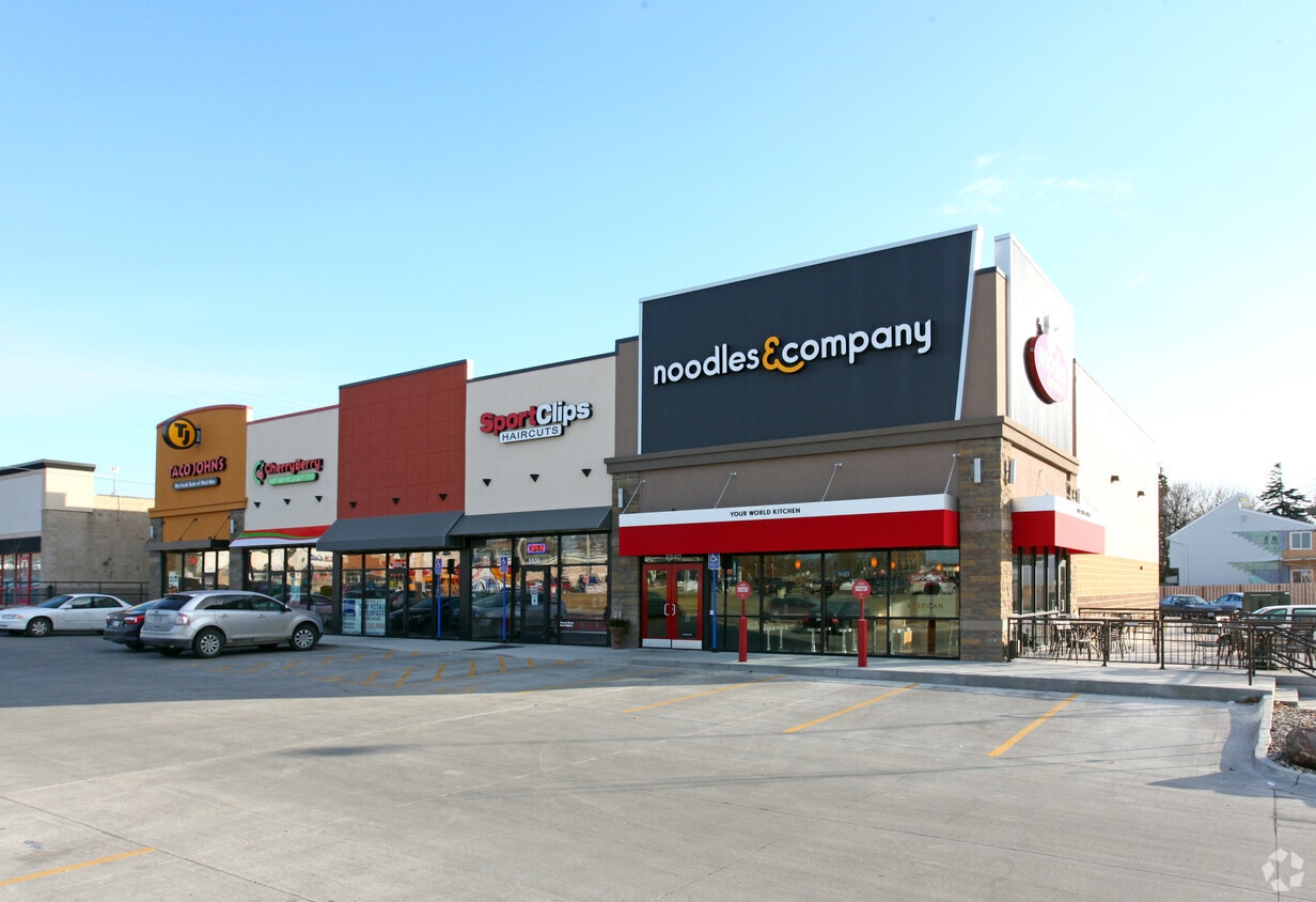 5824-5832 Douglas Ave, Des Moines, IA à louer Photo de l’immeuble– Image 1 sur 7