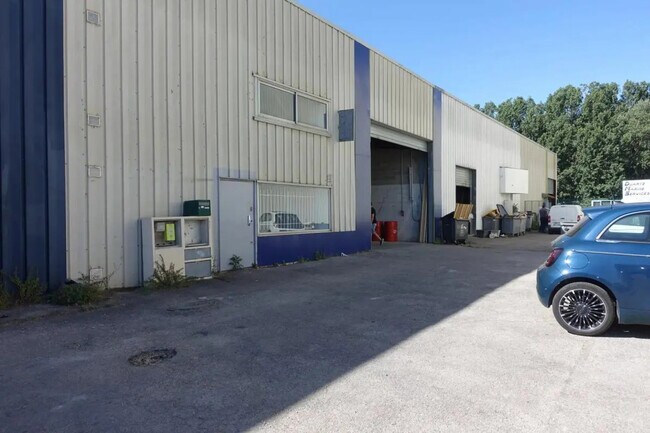 Plus de détails pour Bureau, Industriel/Logistique à louer