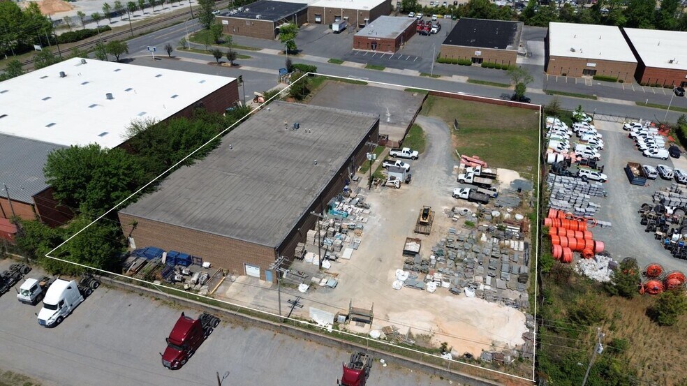 1511 Ameron Dr, Charlotte, NC à louer - Photo de l’immeuble – Image 2 sur 7