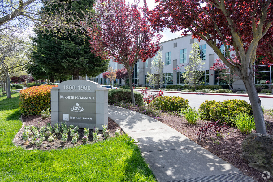 1800 S McDowell Blvd, Petaluma, CA à louer - Photo de l’immeuble – Image 2 sur 8
