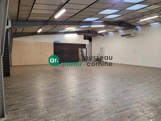 Plus de détails pour Local d'activités à louer