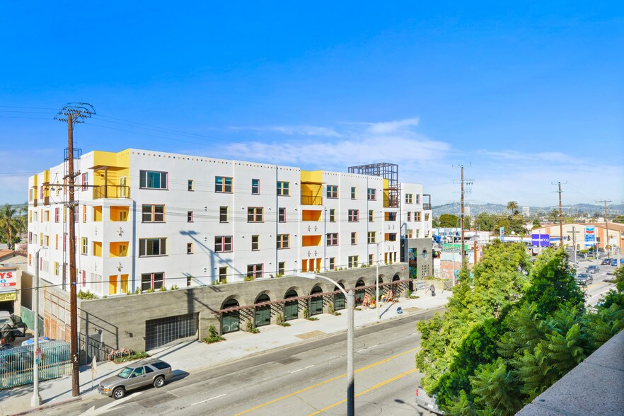 3411 Crenshaw Blvd, Los Angeles, CA à louer - Photo principale – Image 1 sur 9