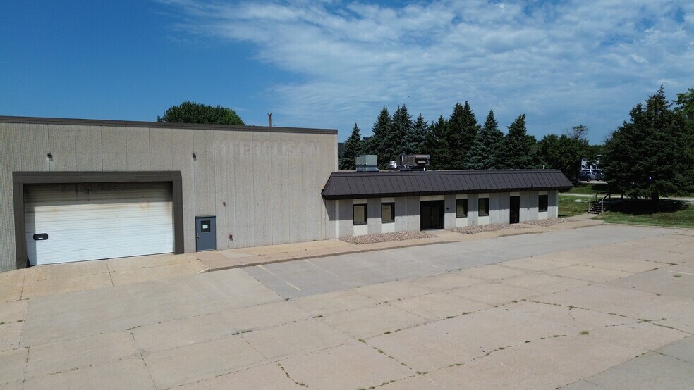 2134 NW 108th St, Clive, IA à vendre - Photo de l’immeuble – Image 3 sur 7