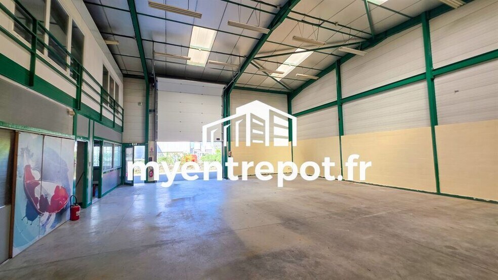 Local d’activités dans Aubagne à louer - Photo de l’immeuble – Image 1 sur 7