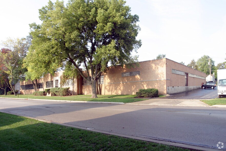 325 N 4th St, Libertyville, IL à louer - Photo de l’immeuble – Image 2 sur 10