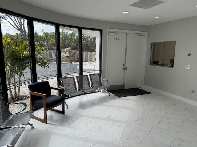 6711 38th Ave N, Saint Petersburg, FL à vendre - Hall d’entrée – Image 3 sur 14