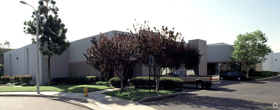 1980 E Petra Ln, Placentia, CA à louer - Photo de l’immeuble – Image 3 sur 4