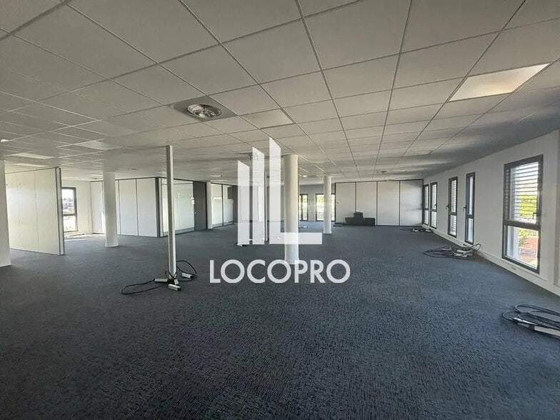 Bureau dans Marseille à louer - Photo de l’immeuble – Image 1 sur 5