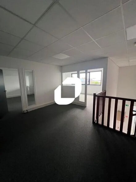 Local d’activités dans Quincy-Voisins à louer - Photo intérieure – Image 2 sur 5