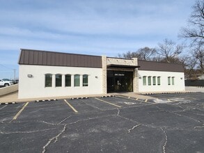 2865 E Skelly Dr, Tulsa, OK à louer Photo de l’immeuble– Image 1 sur 4