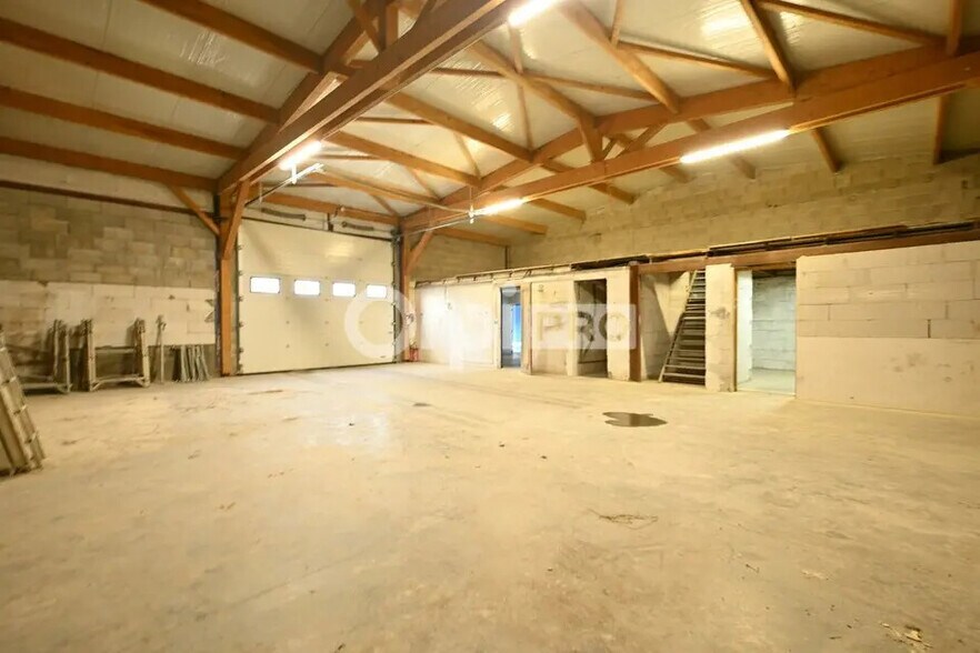 Bureau dans Montluel à louer - Photo de l’immeuble – Image 1 sur 9