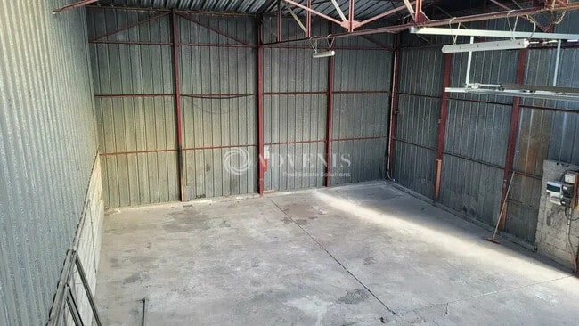 Plus de détails pour Local d’activités à vendre